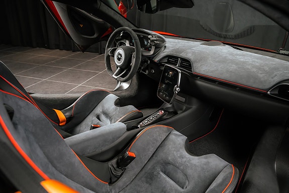 McLaren Artura 11 of 16