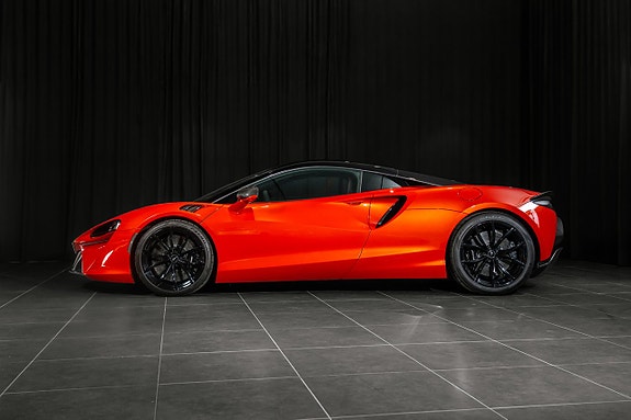 McLaren Artura 2 of 5
