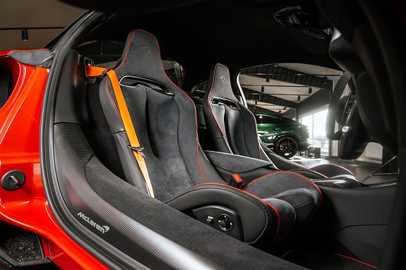 McLaren Artura 10 of 16