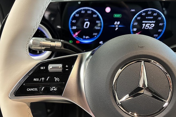 Mercedes-Benz GLB350 20 of 23