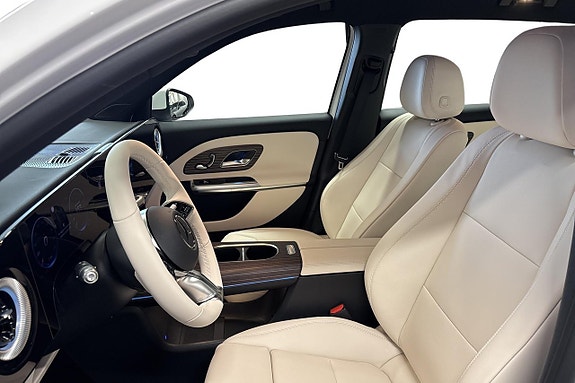 Mercedes-Benz GLB350 15 of 23