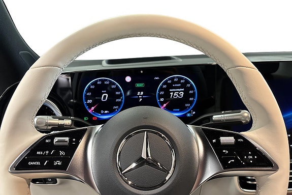 Mercedes-Benz GLB350 11 of 23
