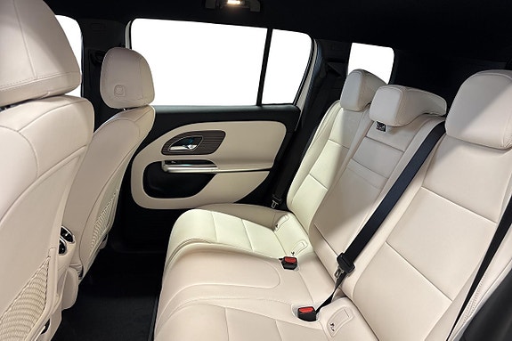 Mercedes-Benz GLB350 14 of 23