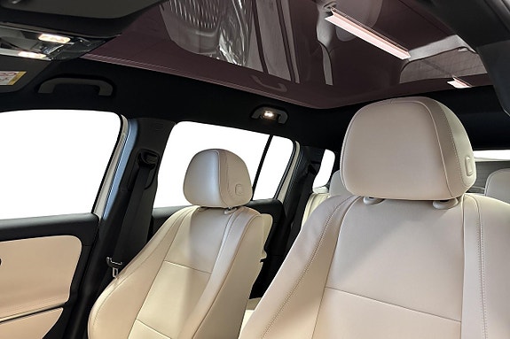 Mercedes-Benz GLB350 19 of 23