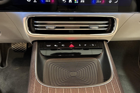 Mercedes-Benz GLB350 16 of 23