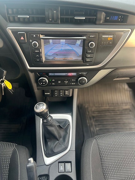 Toyota Auris 4 of 5