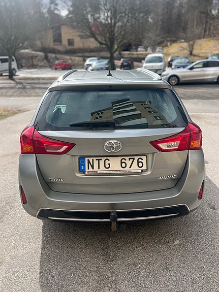 Toyota Auris 3 of 5