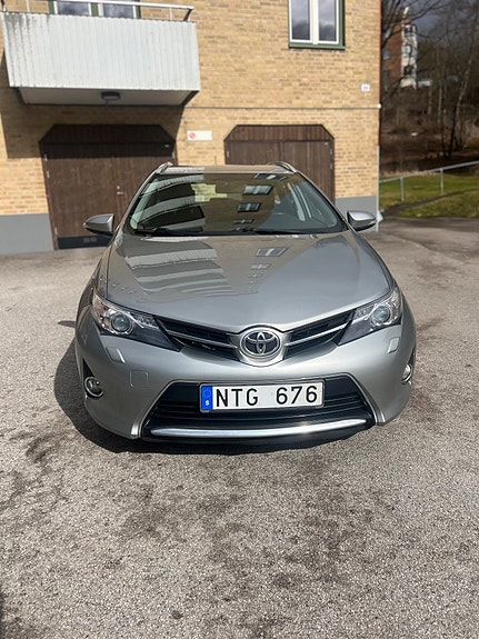 Toyota Auris 5 of 5