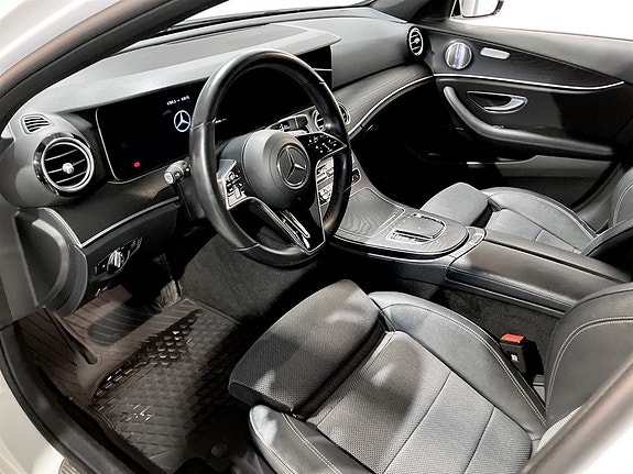 Mercedes-Benz E300 de 4 of 15