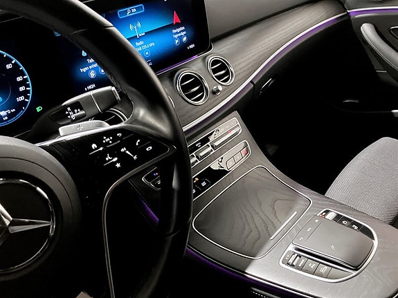 Mercedes-Benz E300 de 8 of 15