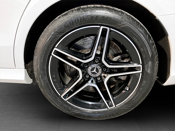 Mercedes-Benz E300 de 14 of 15