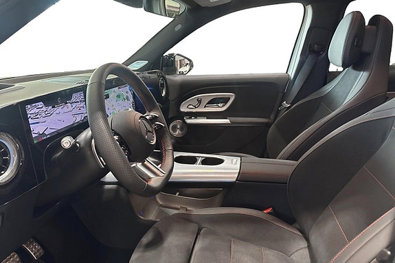 Mercedes-Benz GLB250+ 10 of 12