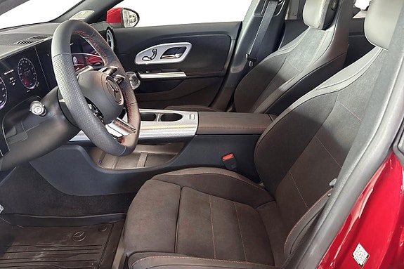 Mercedes-Benz CLA350 11 of 13