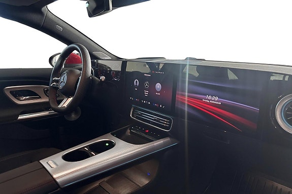 Mercedes-Benz CLA350 9 of 13