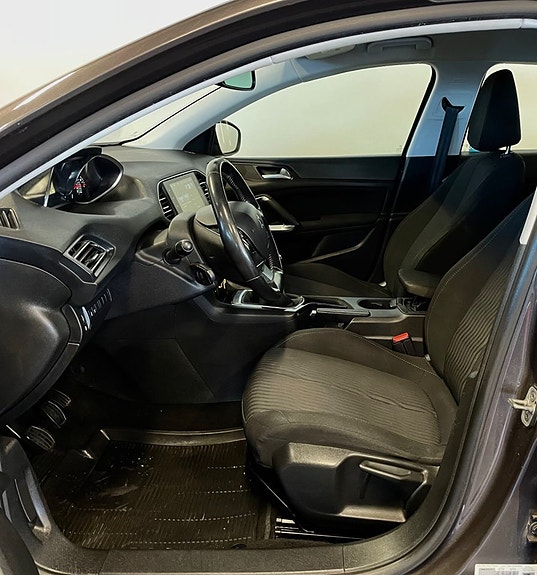 Peugeot 308 SW 6 of 14