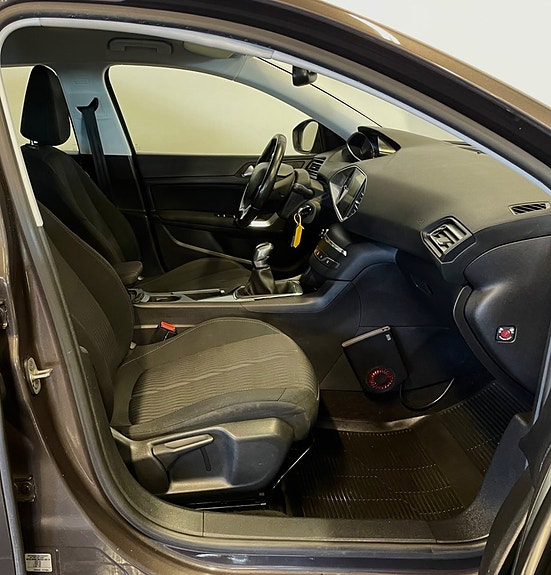 Peugeot 308 SW 10 of 14