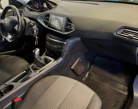 Peugeot 308 SW 9 of 14