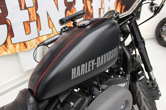 Harley-Davidson Sportster XL1200CX 3 of 10
