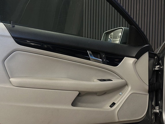 Mercedes-Benz C220 13 of 27