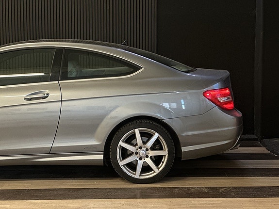 Mercedes-Benz C220 8 of 27
