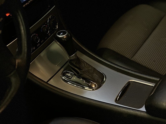 Mercedes-Benz C200 24 of 25