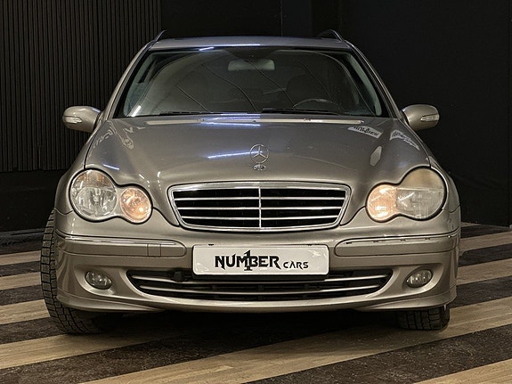 Mercedes-Benz C200 3 of 25