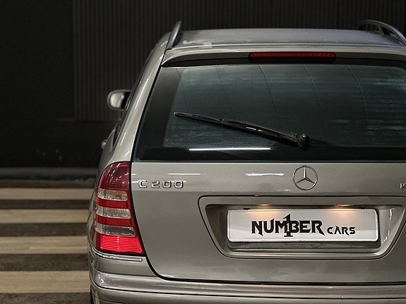 Mercedes-Benz C200 11 of 25