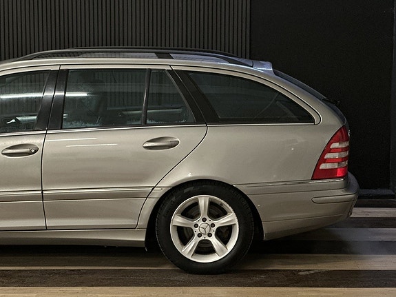 Mercedes-Benz C200 8 of 25