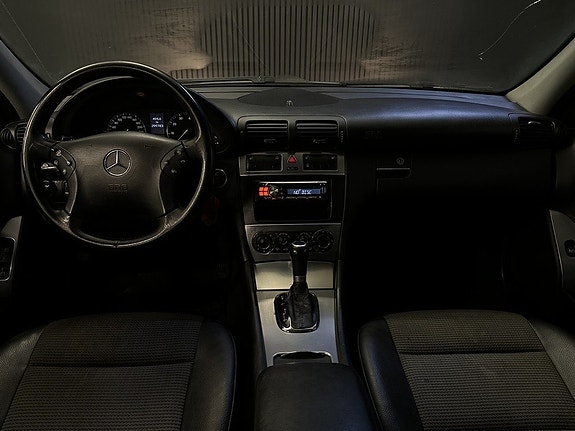 Mercedes-Benz C200 17 of 25
