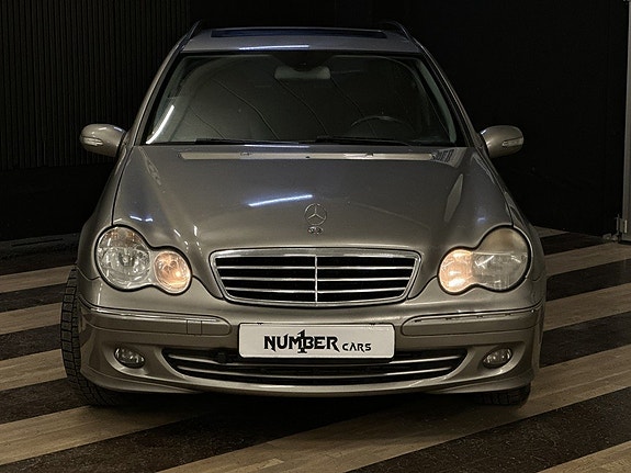 Mercedes-Benz C200 4 of 25