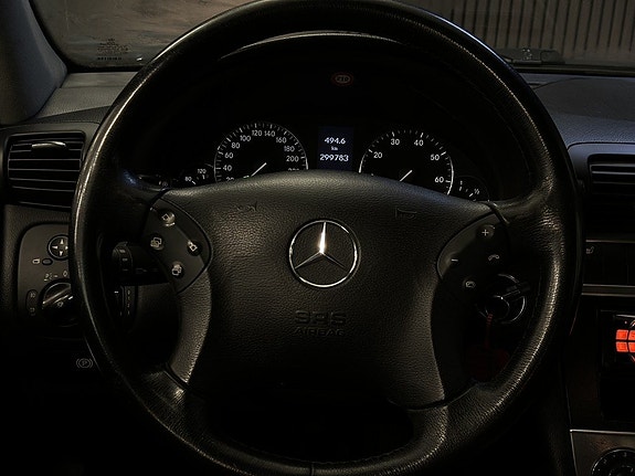 Mercedes-Benz C200 19 of 25