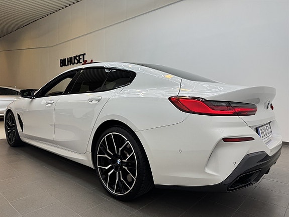 BMW M850i 4 of 5