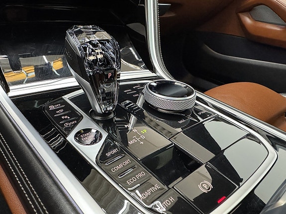 BMW M850i 12 of 26