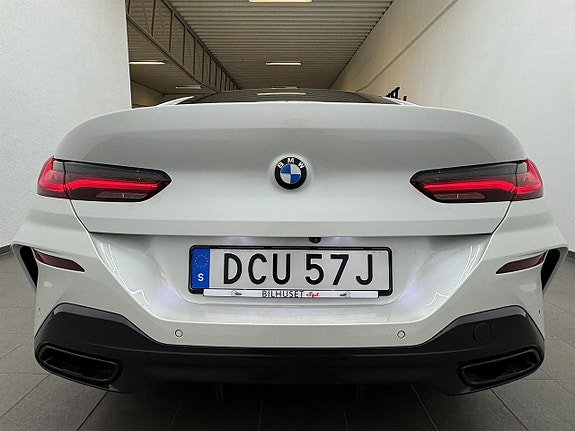 BMW M850i 6 of 26