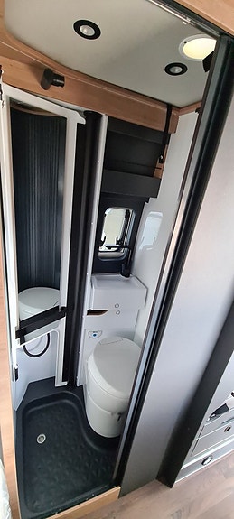 Knaus 600 ME BoxLife Platinum "Automatlåda + Lyftsäng" 8 of 13