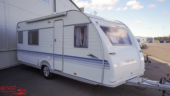 Adria 542 UT | ALDE | Långbäddar | Förtält