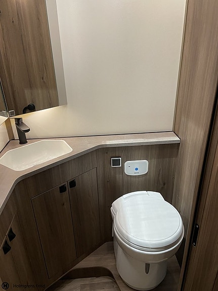 Kabe Imperial Travel Master Intergrated R i830 LGB 10 of 13