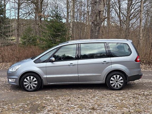 Ford Galaxy 2 of 5