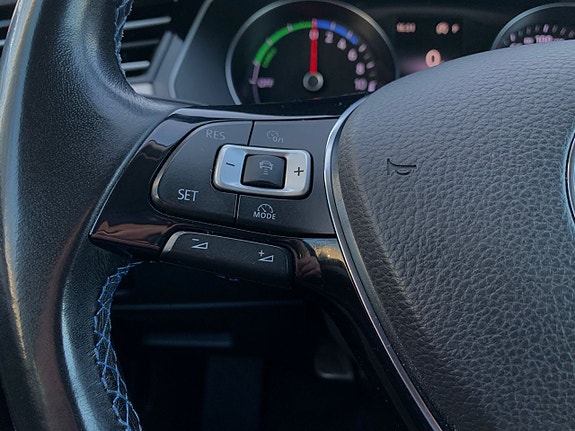 Volkswagen Passat 12 of 26