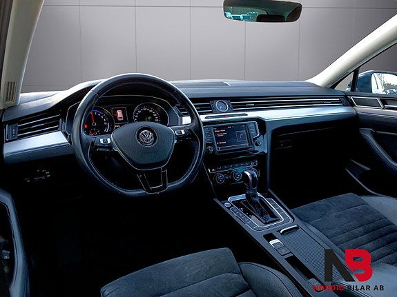 Volkswagen Passat 10 of 26