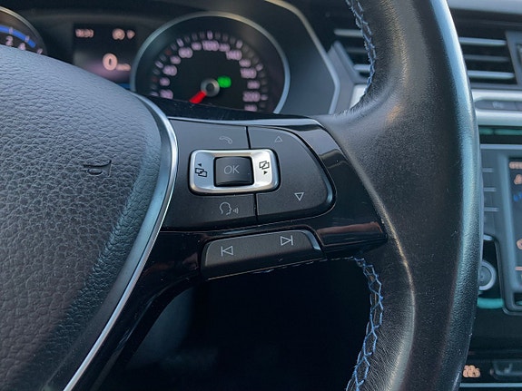 Volkswagen Passat 13 of 26