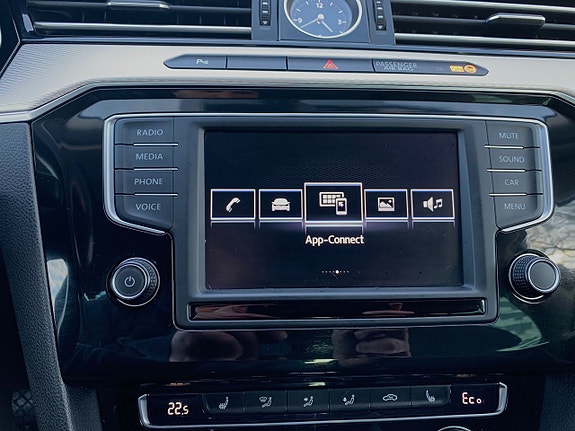 Volkswagen Passat 11 of 26
