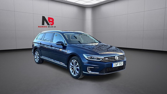 Volkswagen Passat 2 of 5