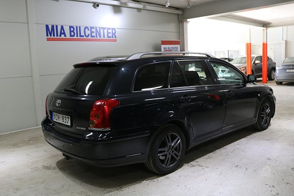 Toyota Avensis 12 of 16