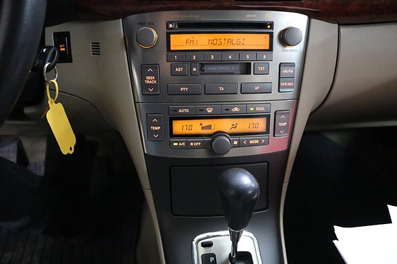 Toyota Avensis 7 of 16