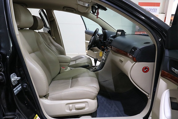Toyota Avensis 10 of 16