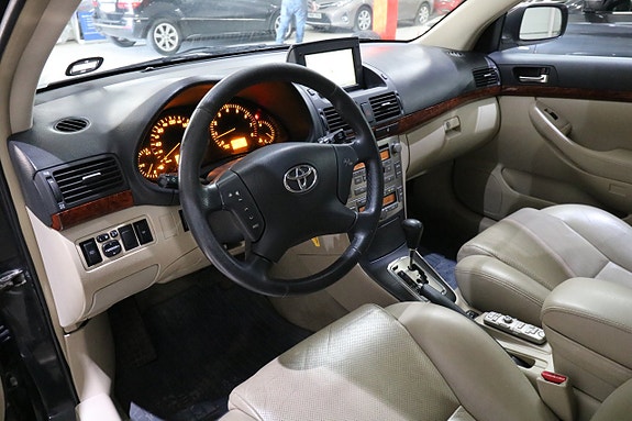 Toyota Avensis 5 of 5