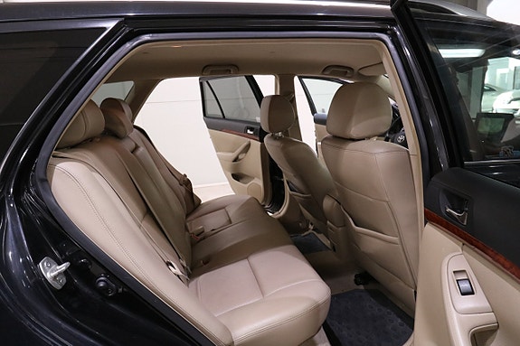 Toyota Avensis 11 of 16