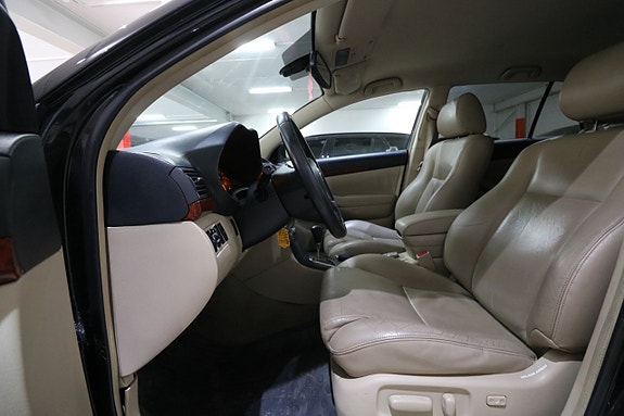 Toyota Avensis 4 of 5