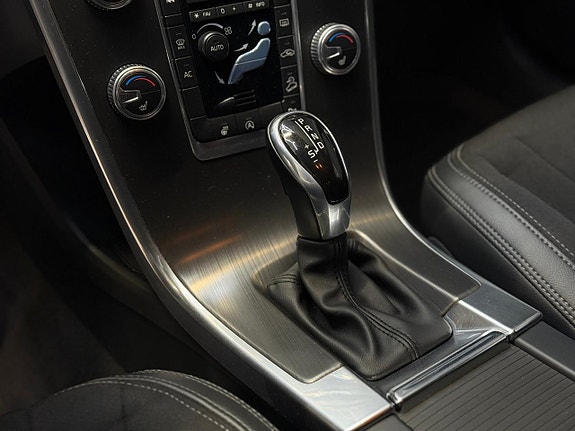 Volvo XC60 13 of 25